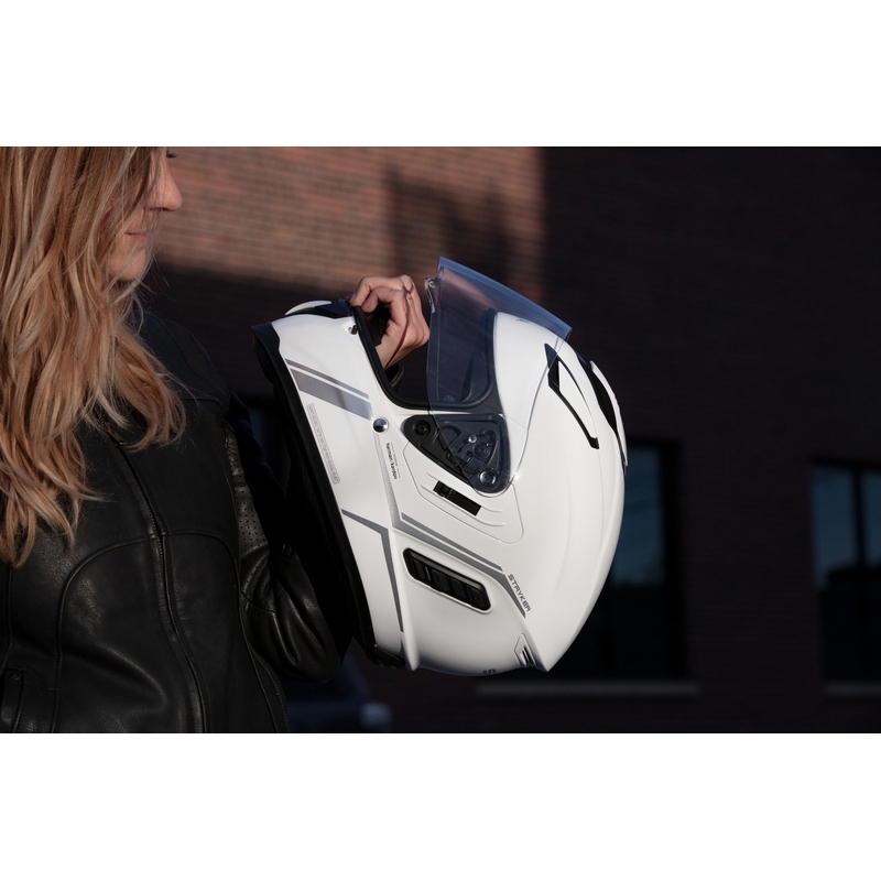 Casque intégral de moto SENA Stryker blanc brillant avec système de ventilation Mesh.