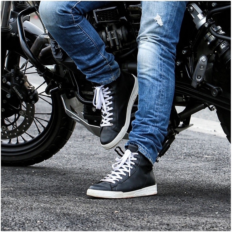 Bottes de moto Stylmartin Core noires et blanches