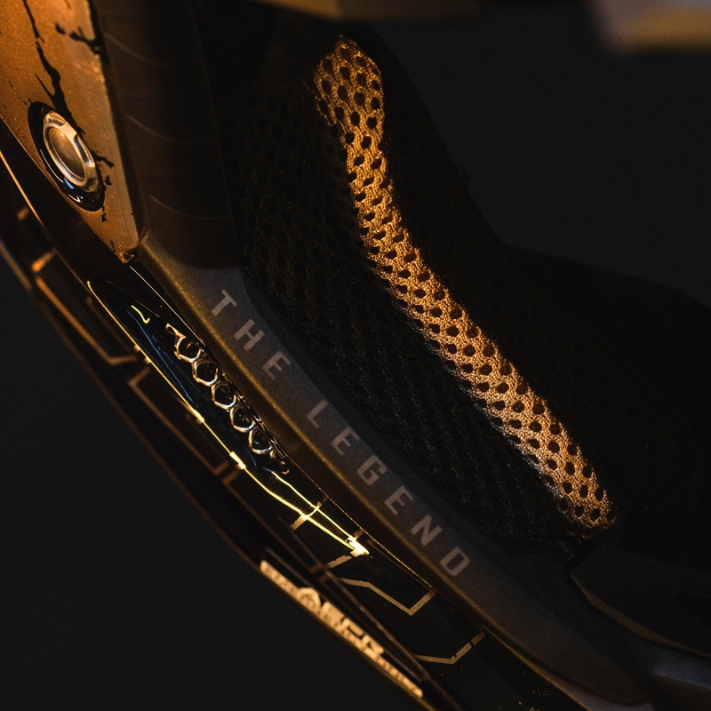Casque cross Airoh Aviator 3.0 "TC 222 THE LEGEND" noir-or