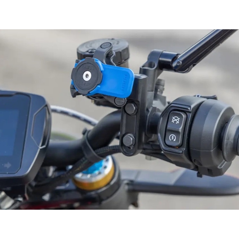 Base de montage d'embrayage de moto Quad Lock® montée dans le support de maître-cylindre de frein/embrayage