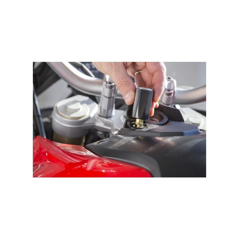 Adaptateur DIN d'une petite prise de moto à une prise de voiture