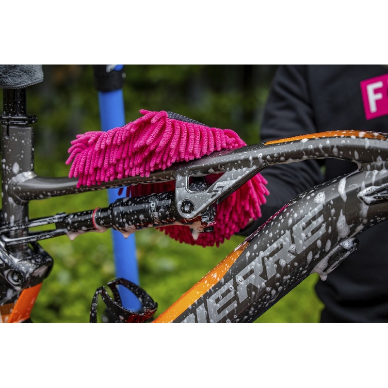 2v1 rukavice na mytí s mikrovláknem MUC-OFF