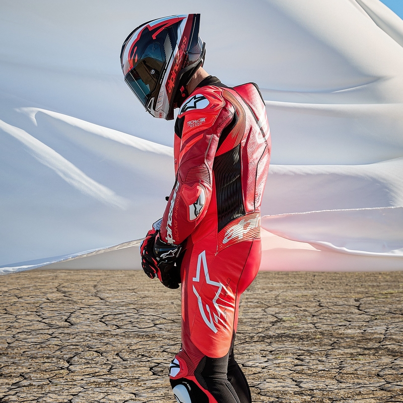 Combinaison moto Alpinestars GP Plus V4 Sprint en cuir, compatible Tech-Air, rouge fluo, blanc et noir