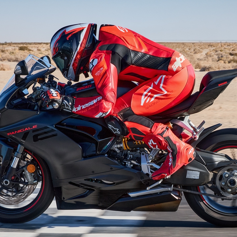 Combinaison moto Alpinestars GP Plus V4 Sprint en cuir, compatible Tech-Air, rouge fluo, blanc et noir
