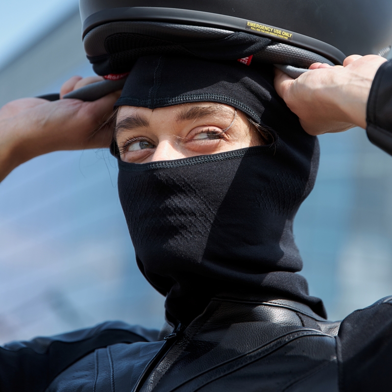 Capuche noire du casque Rebelhorn Freeze II